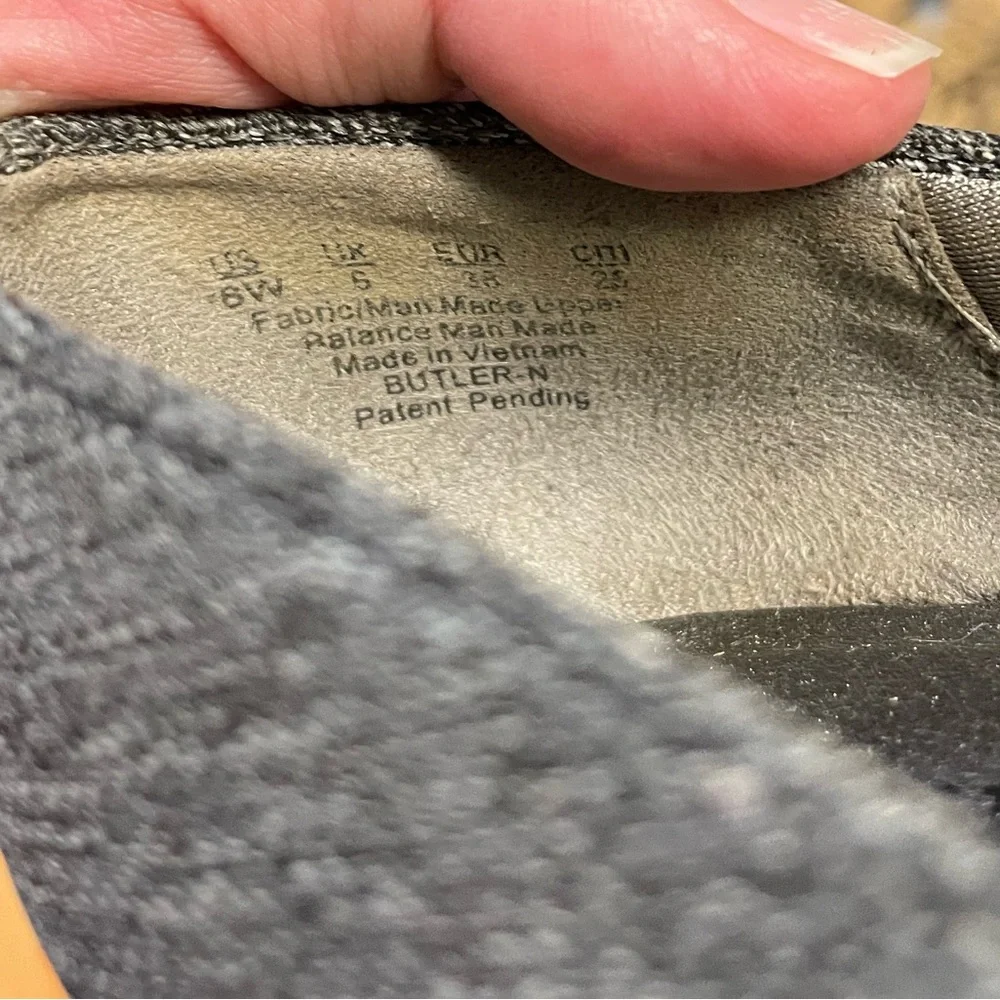 Naturalizer Butler-N Two Toned Black Material Heels, size 8W - Picture 4 of 6